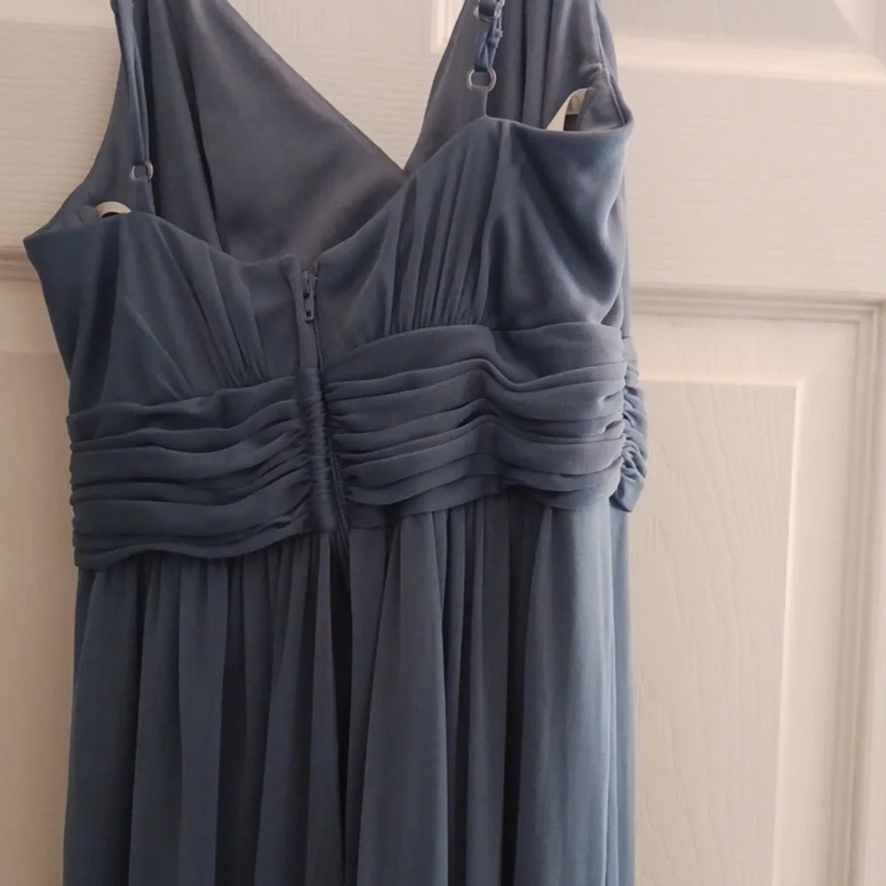 Gown - Picture 3 of 5